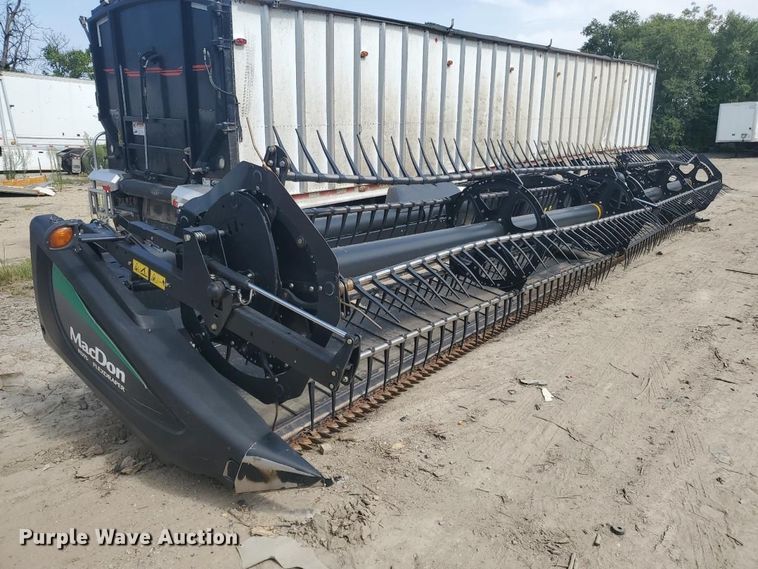 image for item YA4484 2015 MacDon FD75 flex draper head