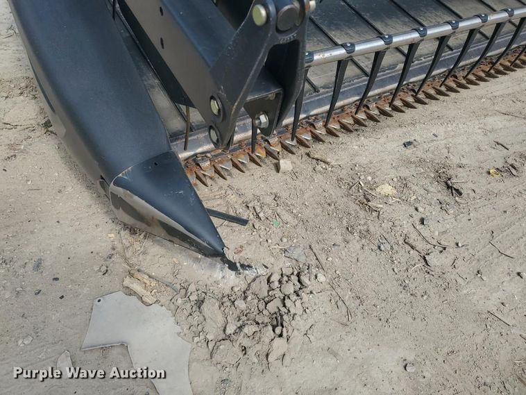 image for item YA4484 2015 MacDon FD75 flex draper head