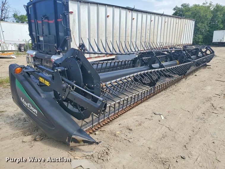 image for item YA4484 2015 MacDon FD75 flex draper head