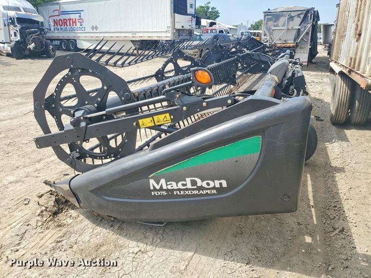 image for item YA4484 2015 MacDon FD75 flex draper head