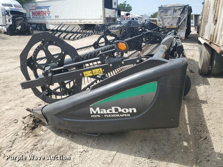 image for item YA4484 2015 MacDon FD75 flex draper head