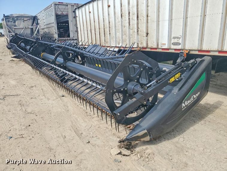 image for item YA4484 2015 MacDon FD75 flex draper head