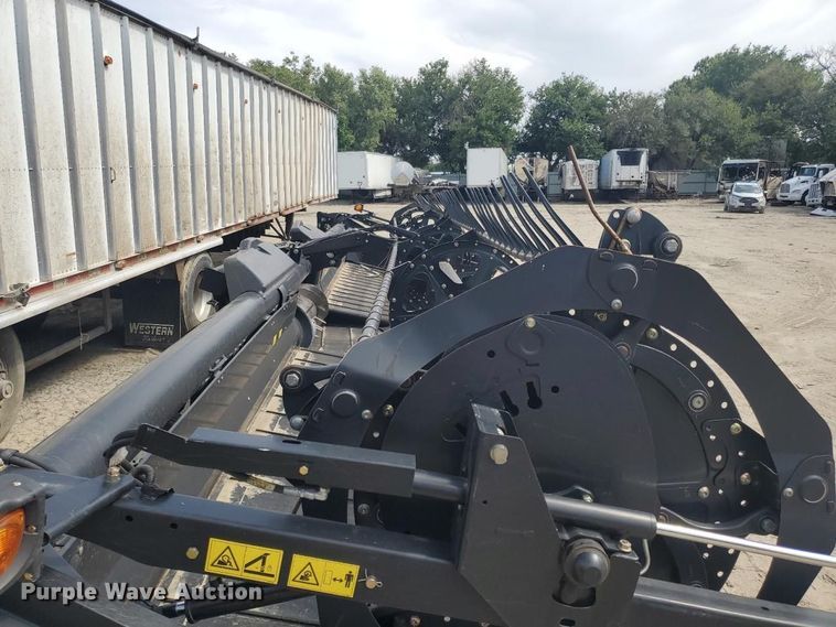 image for item YA4484 2015 MacDon FD75 flex draper head