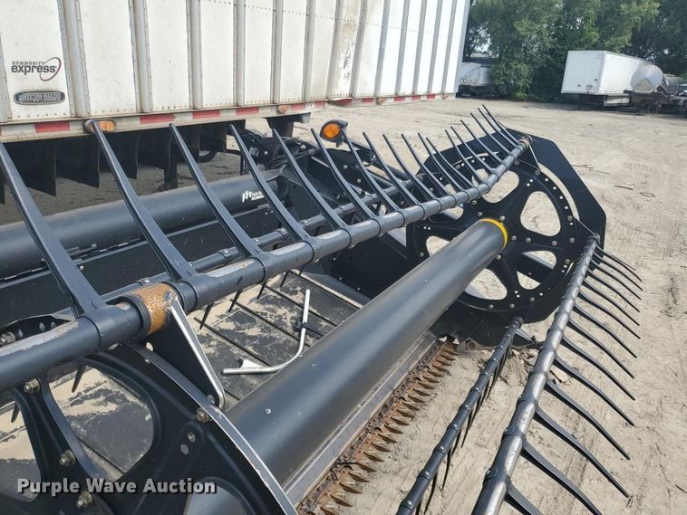 image for item YA4484 2015 MacDon FD75 flex draper head