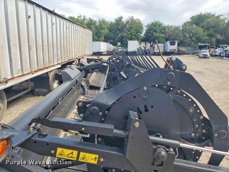 image for item YA4484 2015 MacDon FD75 flex draper head