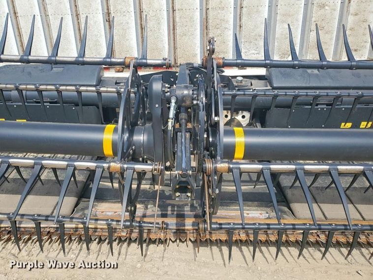 image for item YA4484 2015 MacDon FD75 flex draper head