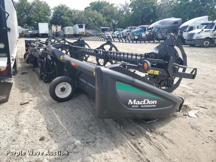 image for item YA4484 2015 MacDon FD75 flex draper head