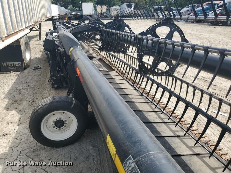 image for item YA4484 2015 MacDon FD75 flex draper head