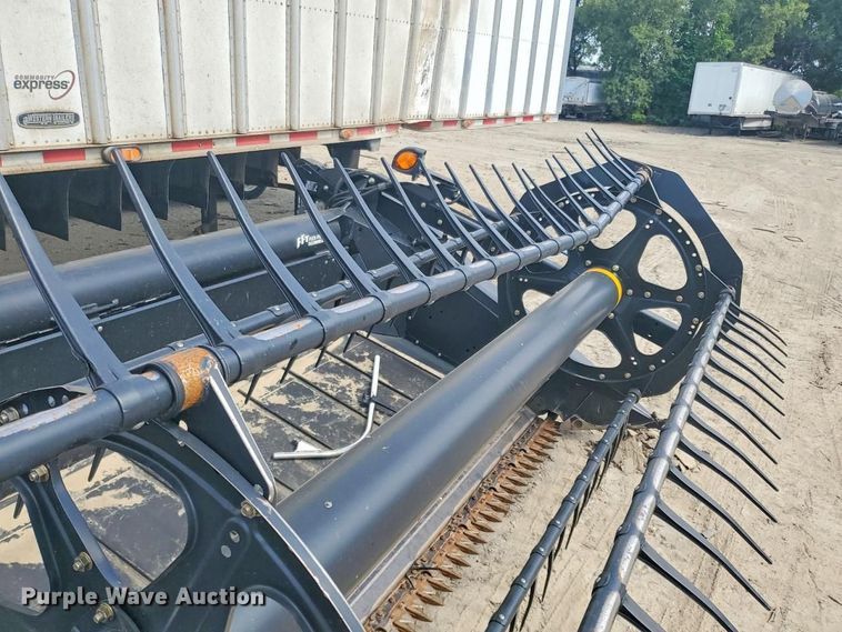 image for item YA4484 2015 MacDon FD75 flex draper head