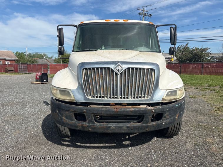 image for item DT2896 2007 International 4300 flatbed truck