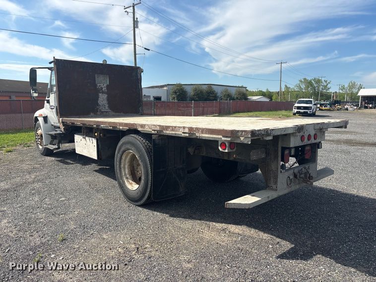 image for item DT2896 2007 International 4300 flatbed truck
