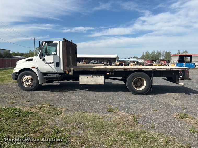 image for item DT2896 2007 International 4300 flatbed truck