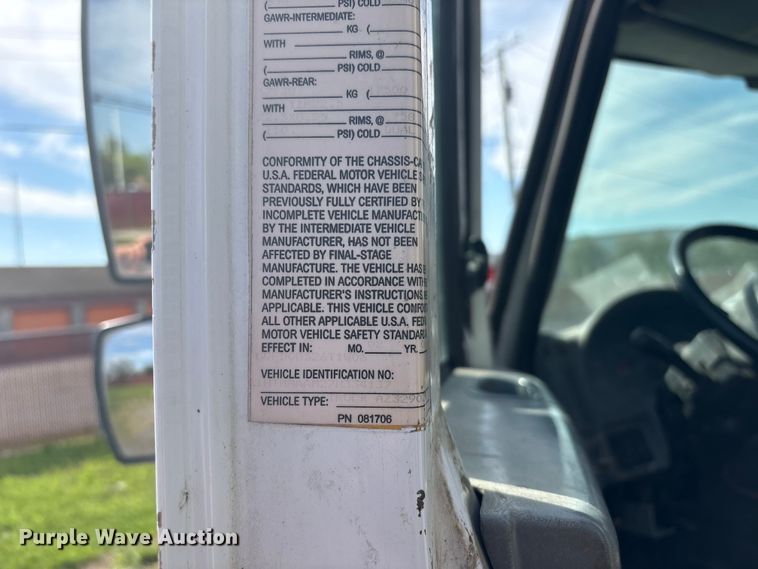 image for item DT2896 2007 International 4300 flatbed truck