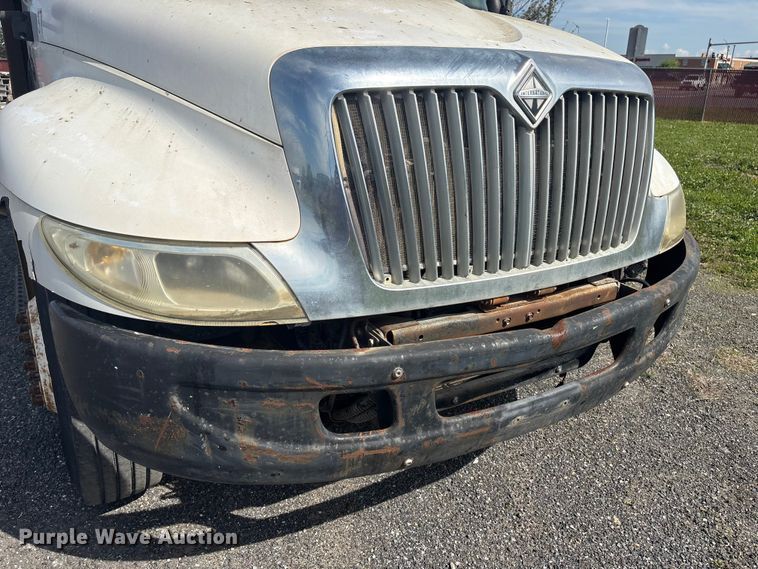 image for item DT2896 2007 International 4300 flatbed truck
