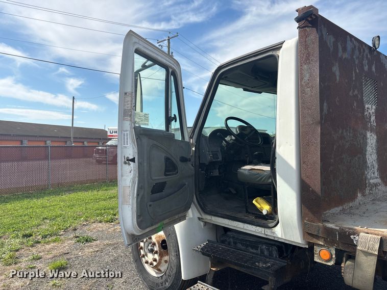 image for item DT2896 2007 International 4300 flatbed truck