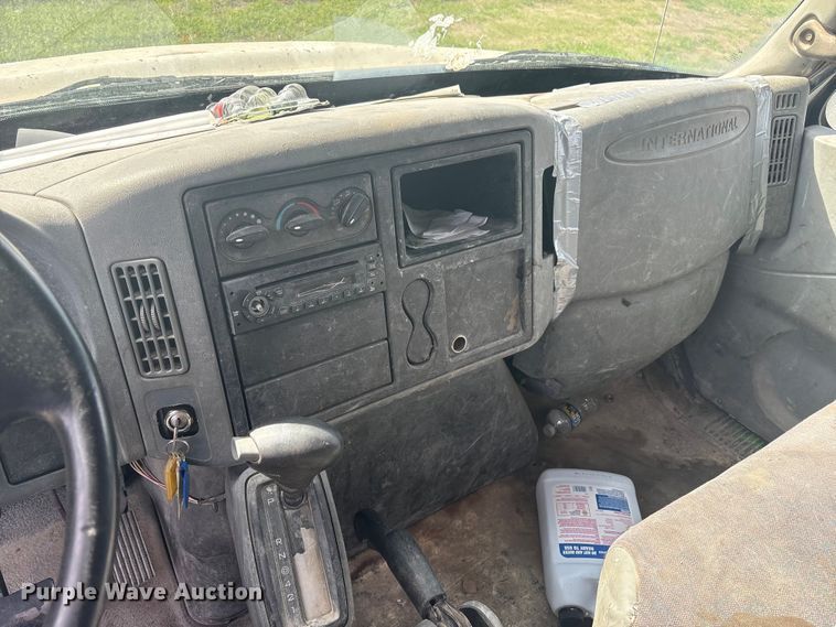 image for item DT2896 2007 International 4300 flatbed truck