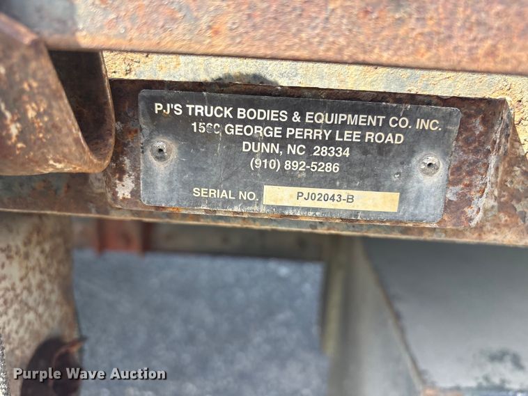 image for item DT2896 2007 International 4300 flatbed truck