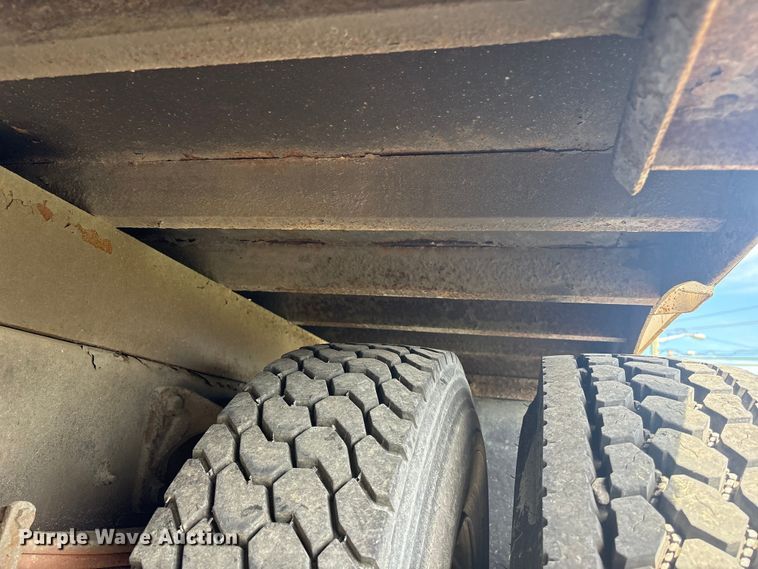 image for item DT2896 2007 International 4300 flatbed truck