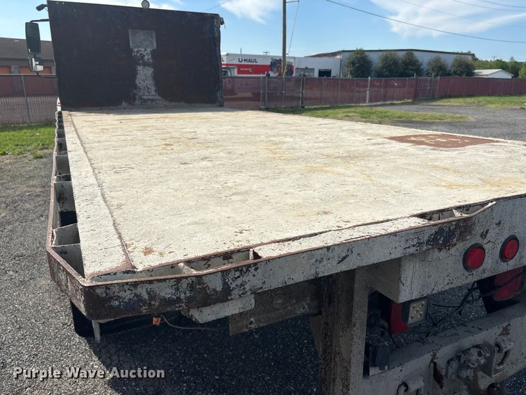 image for item DT2896 2007 International 4300 flatbed truck