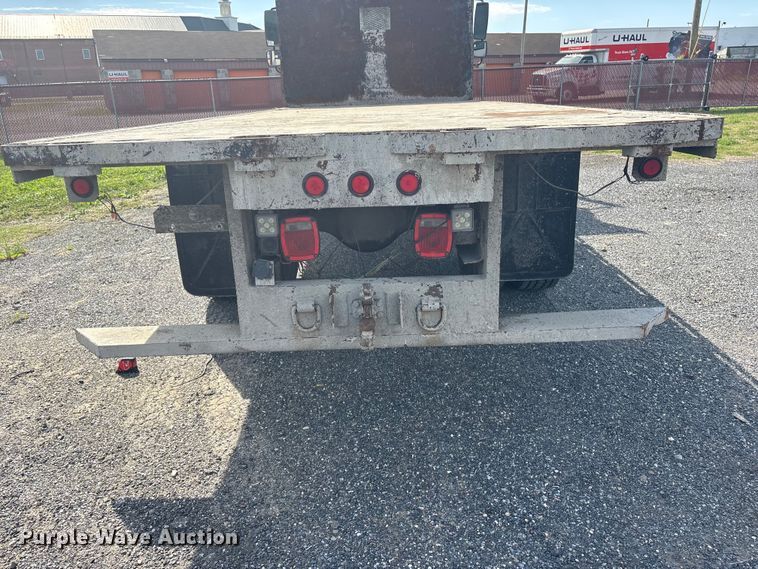 image for item DT2896 2007 International 4300 flatbed truck