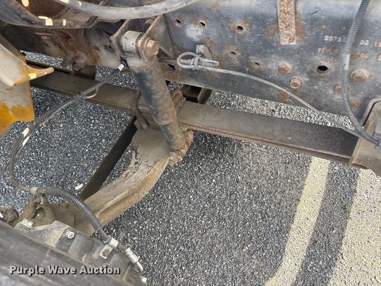 image for item DT2896 2007 International 4300 flatbed truck