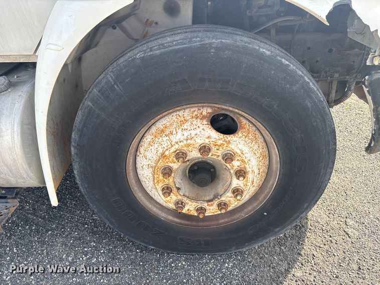 image for item DT2896 2007 International 4300 flatbed truck
