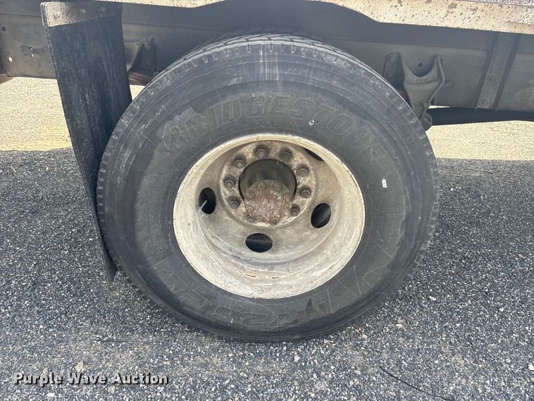 image for item DT2896 2007 International 4300 flatbed truck