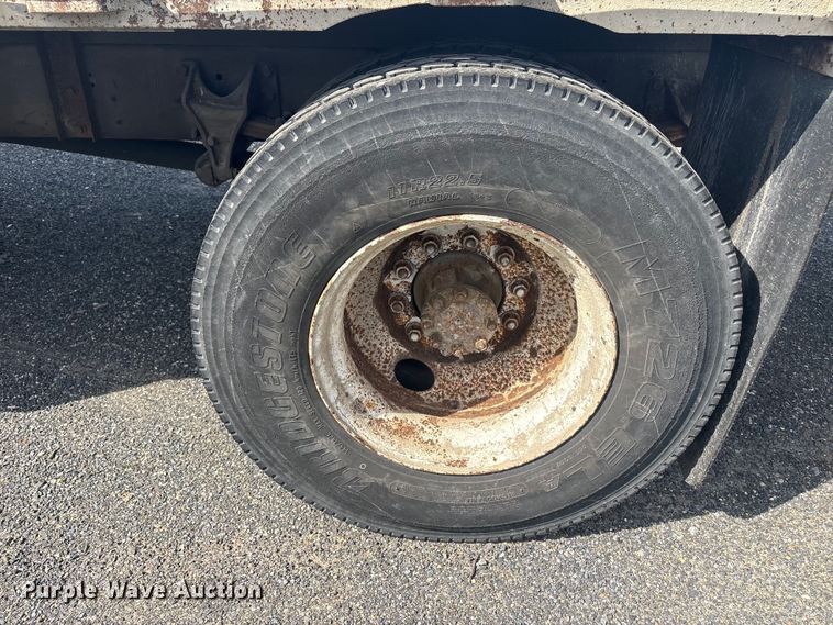 image for item DT2896 2007 International 4300 flatbed truck