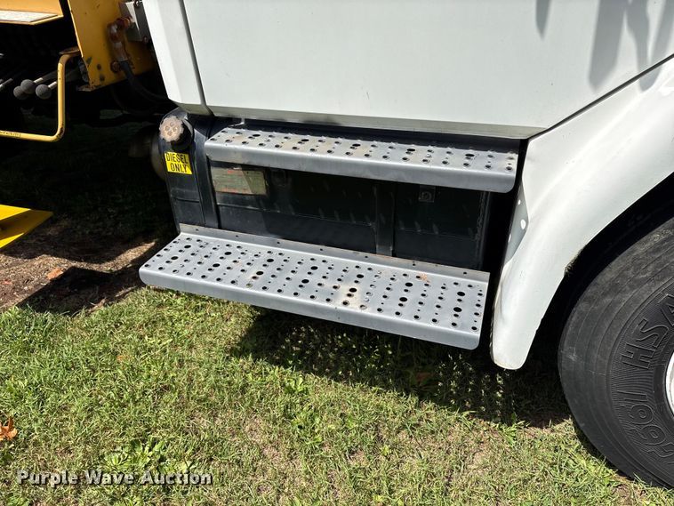 image for item DT2906 2000 Freightliner FL70 crane truck