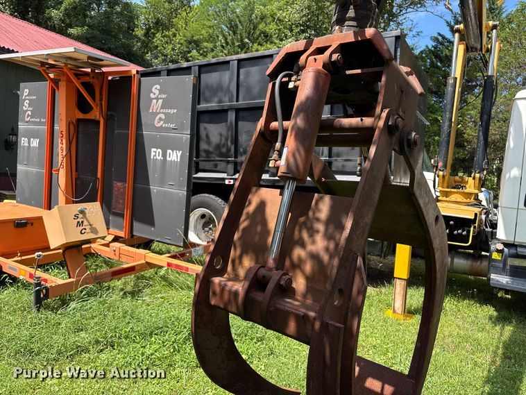image for item DT2906 2000 Freightliner FL70 crane truck