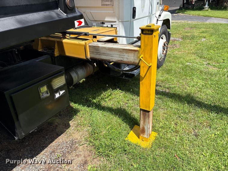 image for item DT2906 2000 Freightliner FL70 crane truck
