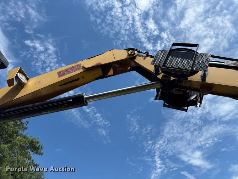 image for item DT2906 2000 Freightliner FL70 crane truck