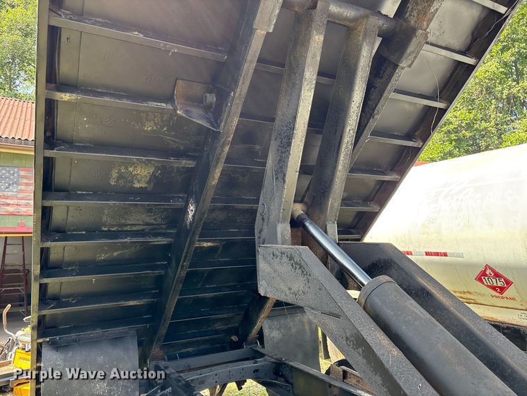 image for item DT2906 2000 Freightliner FL70 crane truck