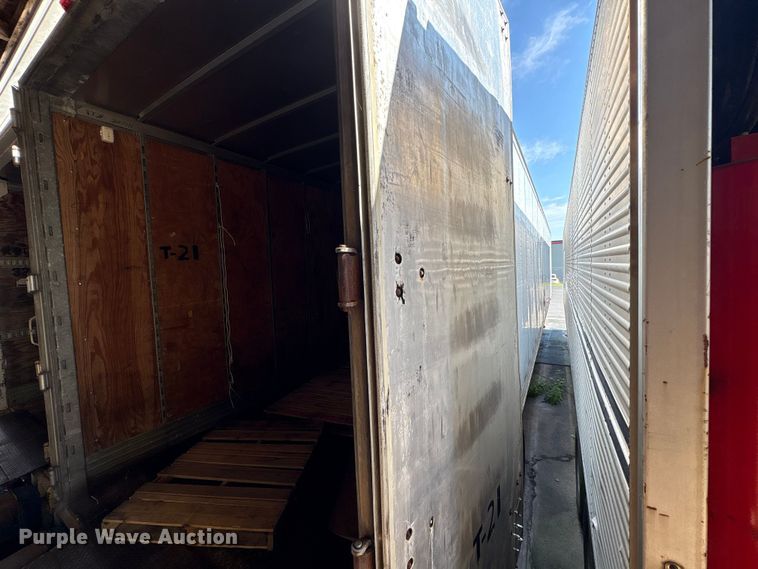 image for item DT2909 2004 Hyundai V2330152AJS dry van trailer