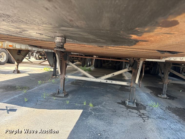 image for item DT2909 2004 Hyundai V2330152AJS dry van trailer