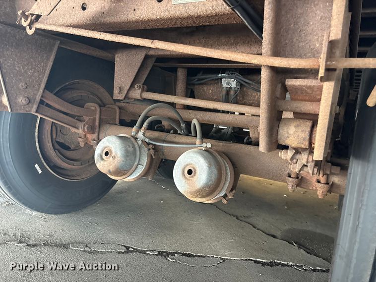 image for item DT2909 2004 Hyundai V2330152AJS dry van trailer