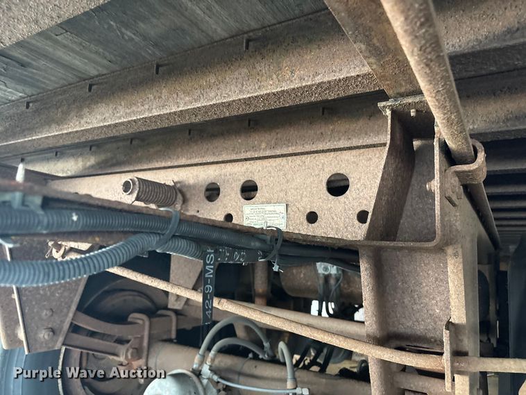 image for item DT2909 2004 Hyundai V2330152AJS dry van trailer