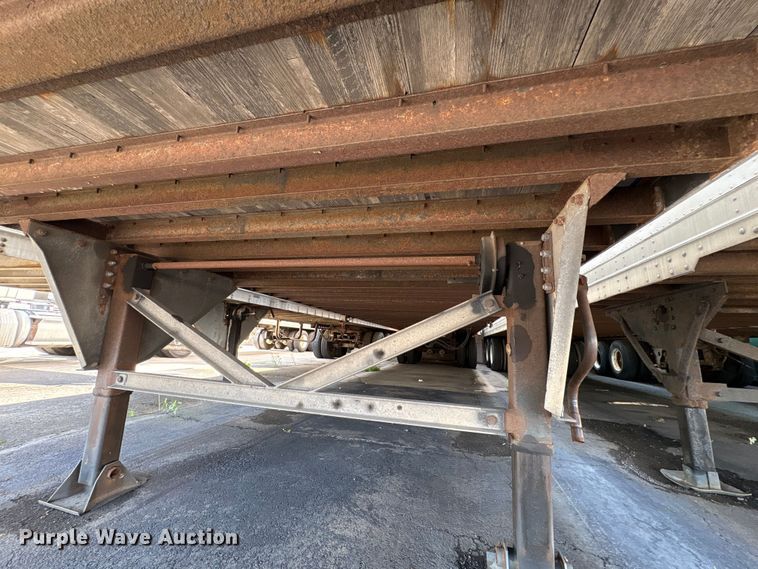 image for item DT2909 2004 Hyundai V2330152AJS dry van trailer