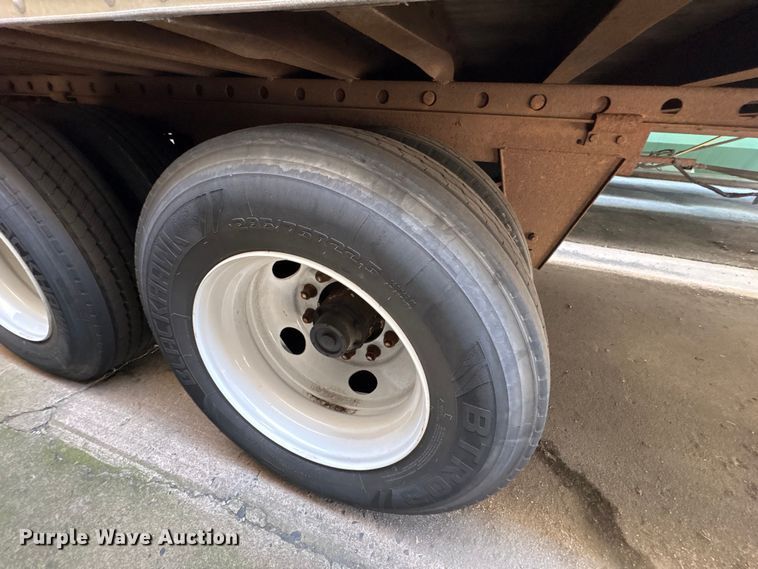 image for item DT2909 2004 Hyundai V2330152AJS dry van trailer