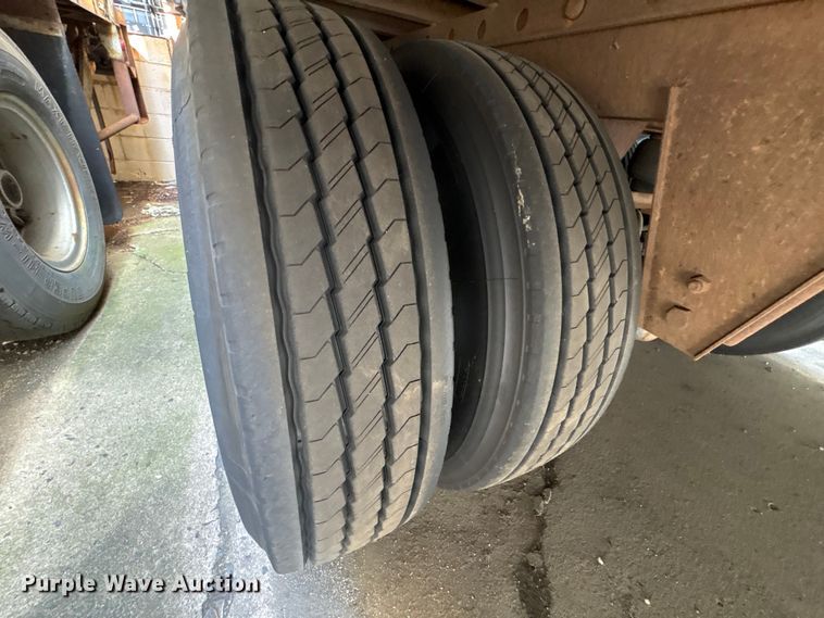 image for item DT2909 2004 Hyundai V2330152AJS dry van trailer