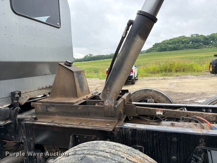 image for item DU3510 2012 Peterbilt 386 dump truck