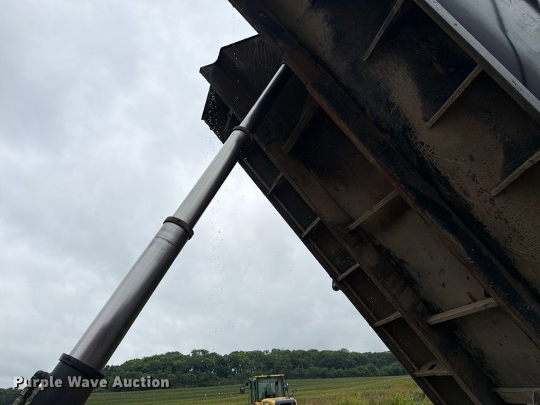 image for item DU3510 2012 Peterbilt 386 dump truck