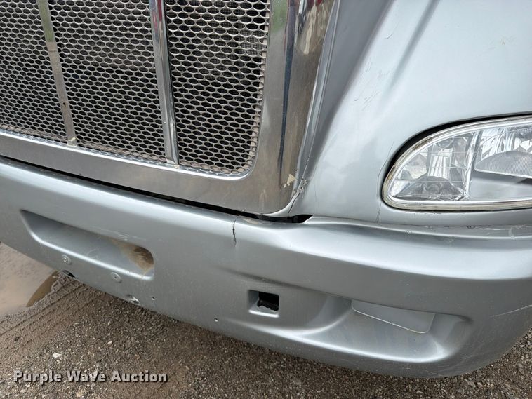 image for item DU3510 2012 Peterbilt 386 dump truck