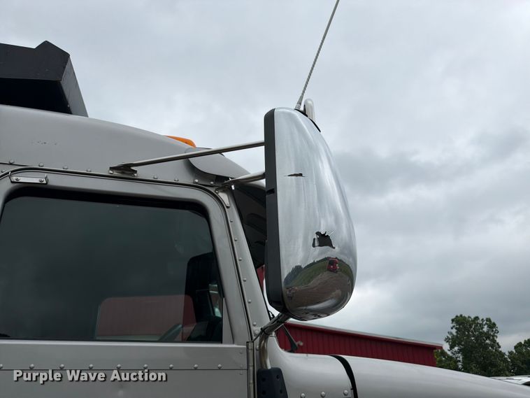 image for item DU3510 2012 Peterbilt 386 dump truck