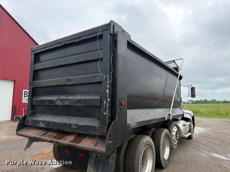 image for item DU3510 2012 Peterbilt 386 dump truck