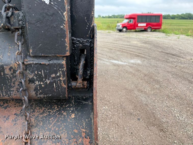 image for item DU3510 2012 Peterbilt 386 dump truck