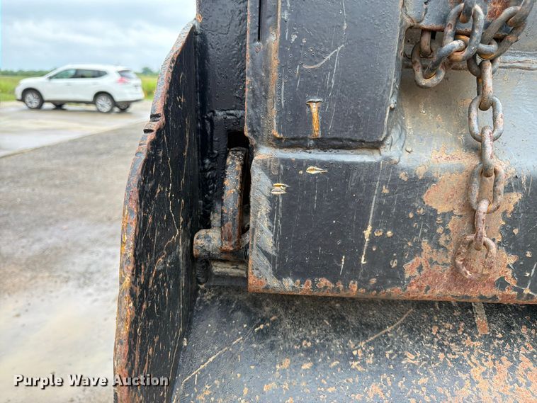 image for item DU3510 2012 Peterbilt 386 dump truck