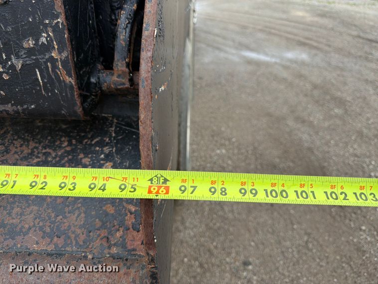 image for item DU3510 2012 Peterbilt 386 dump truck