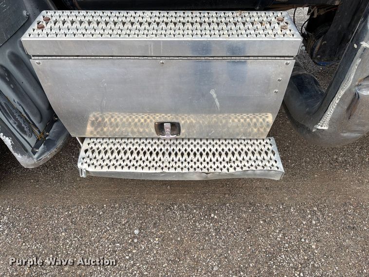 image for item DU3510 2012 Peterbilt 386 dump truck