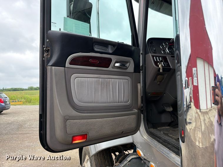 image for item DU3510 2012 Peterbilt 386 dump truck